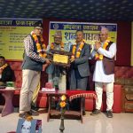 शब्दयात्राद्वारा कालोटोपी डटकमलाई ‘शब्दयात्रा हरिगोपाल प्रधान कदरपत्र’ प्रदान
